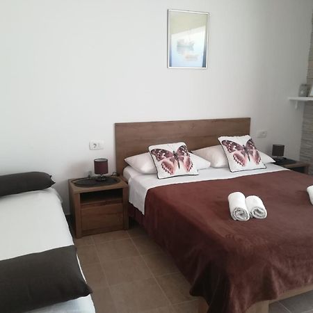 Apartmani “Kresimir” オミシュ エクステリア 写真