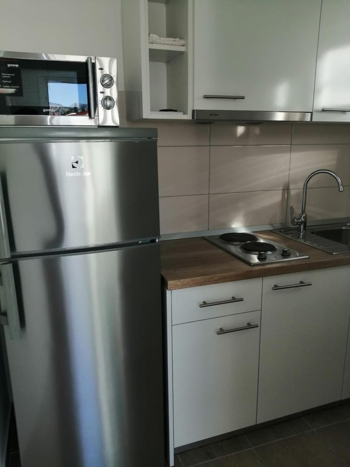 Apartmani “Kresimir” オミシュ エクステリア 写真