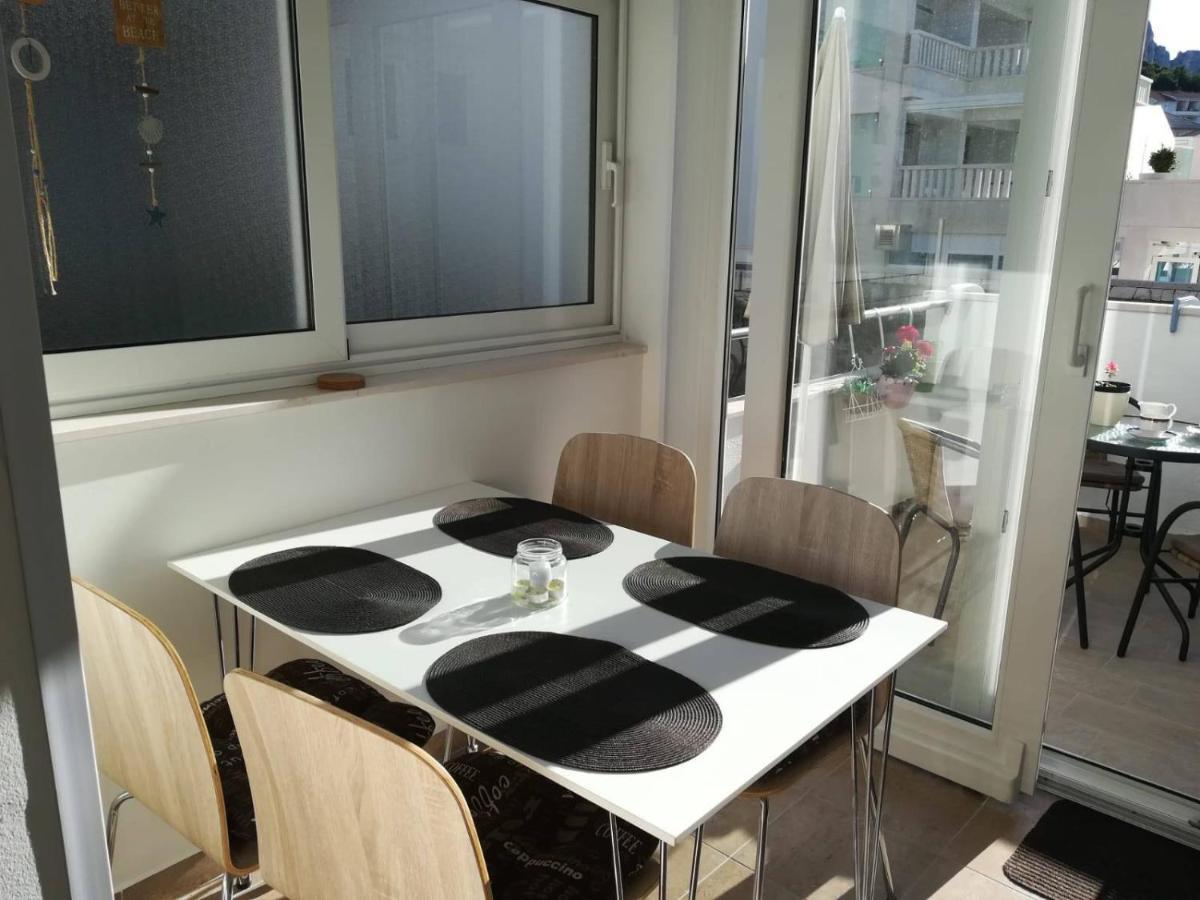 Apartmani “Kresimir” オミシュ エクステリア 写真