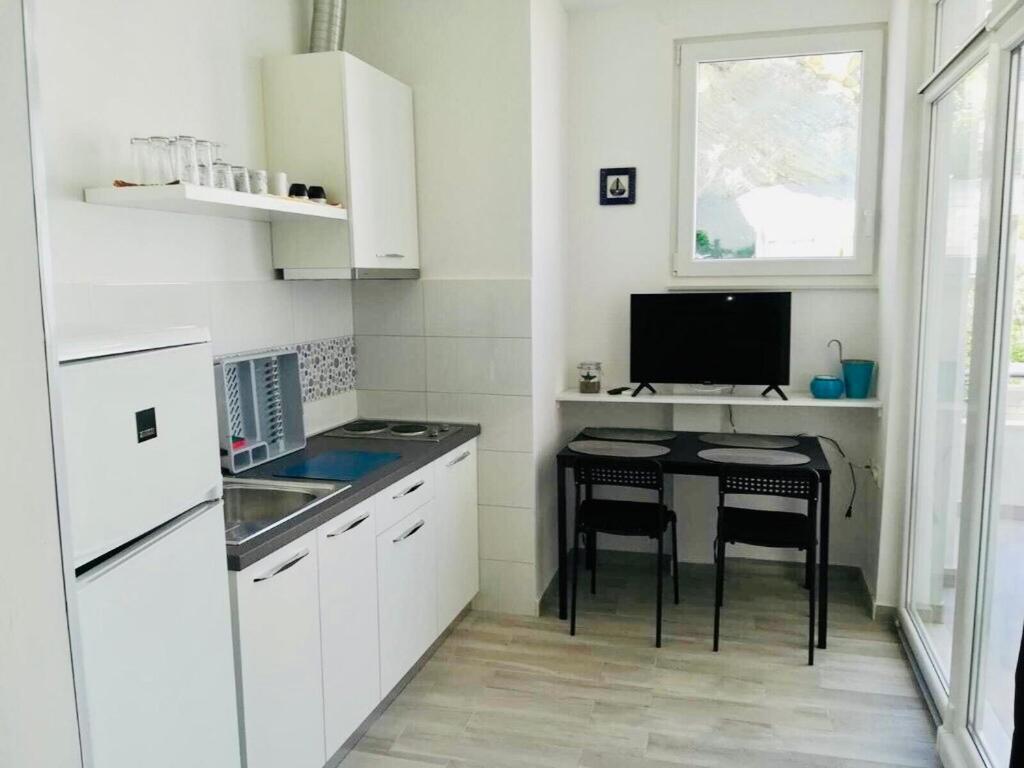 Apartmani “Kresimir” オミシュ エクステリア 写真