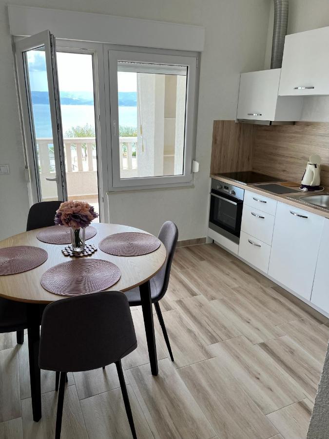 Apartmani “Kresimir” オミシュ エクステリア 写真