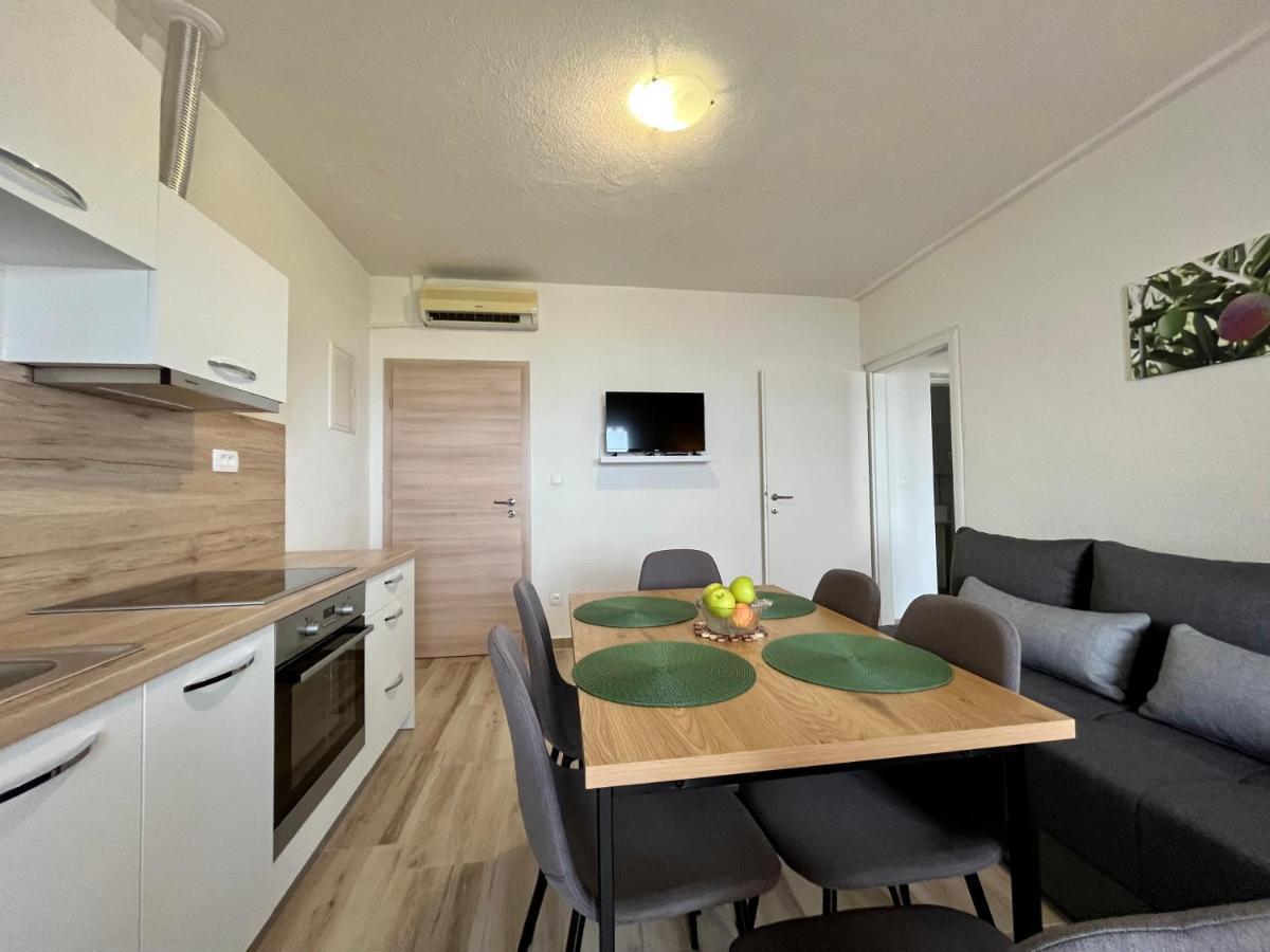 Apartmani “Kresimir” オミシュ エクステリア 写真