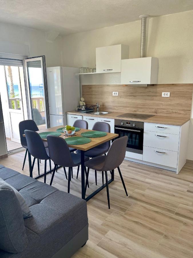Apartmani “Kresimir” オミシュ エクステリア 写真