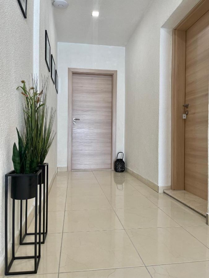 Apartmani “Kresimir” オミシュ エクステリア 写真