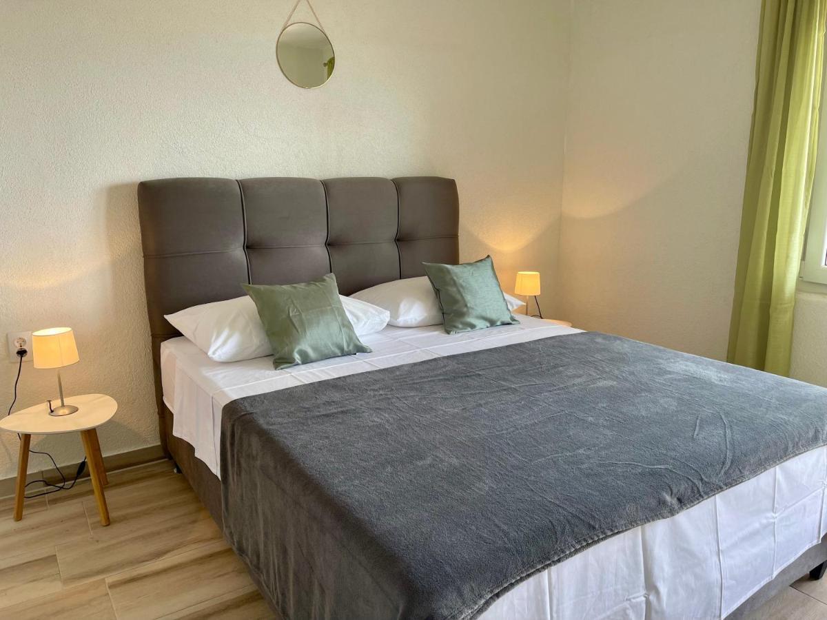Apartmani “Kresimir” オミシュ エクステリア 写真