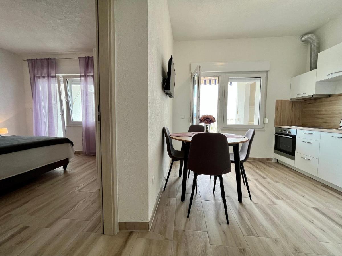 Apartmani “Kresimir” オミシュ エクステリア 写真