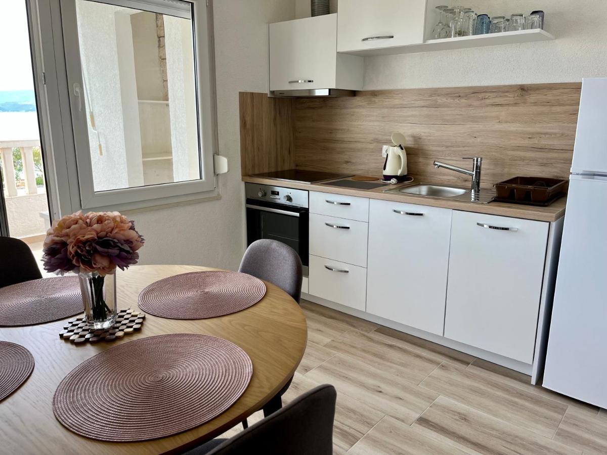 Apartmani “Kresimir” オミシュ エクステリア 写真