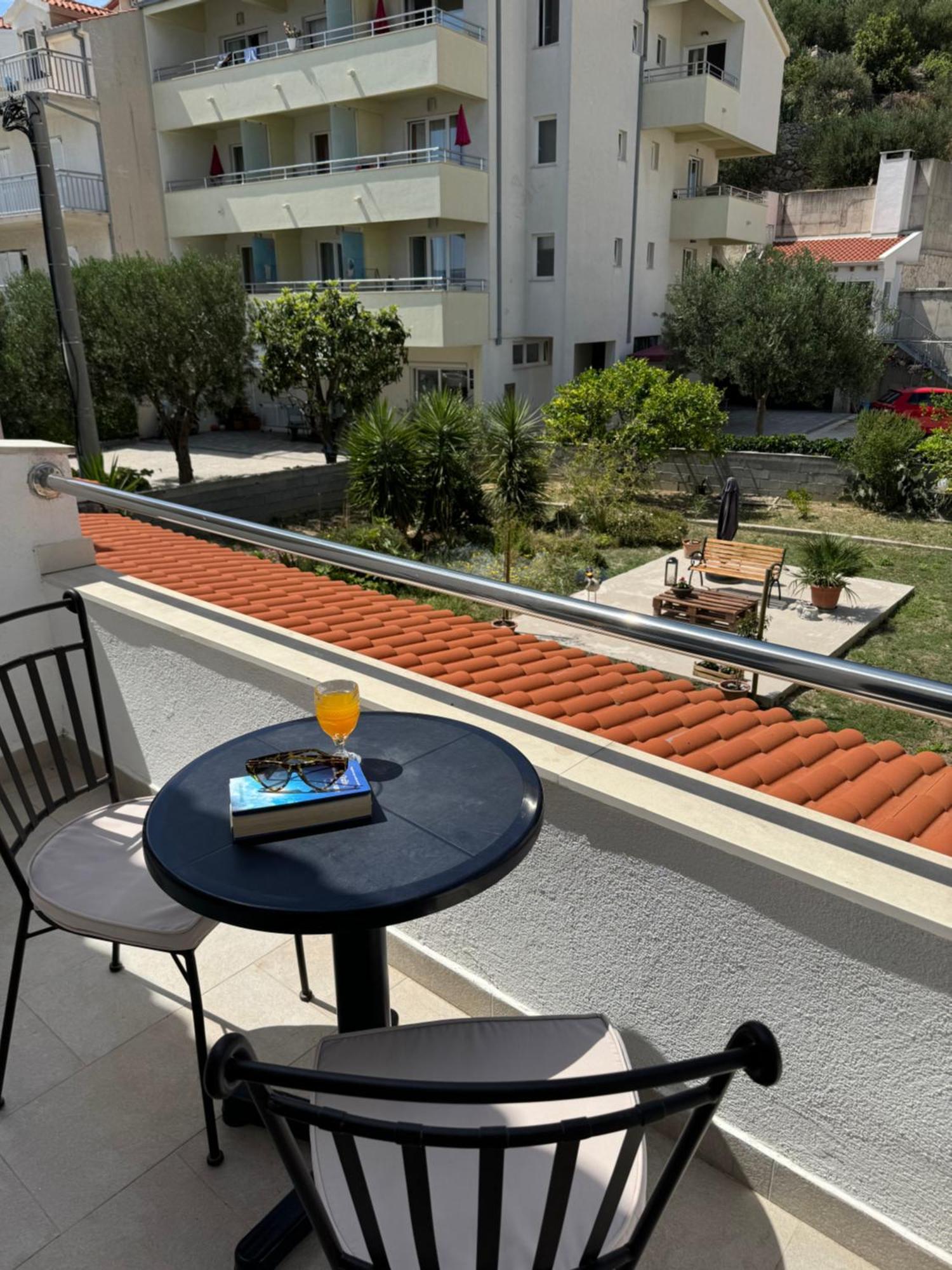 Apartmani “Kresimir” オミシュ エクステリア 写真
